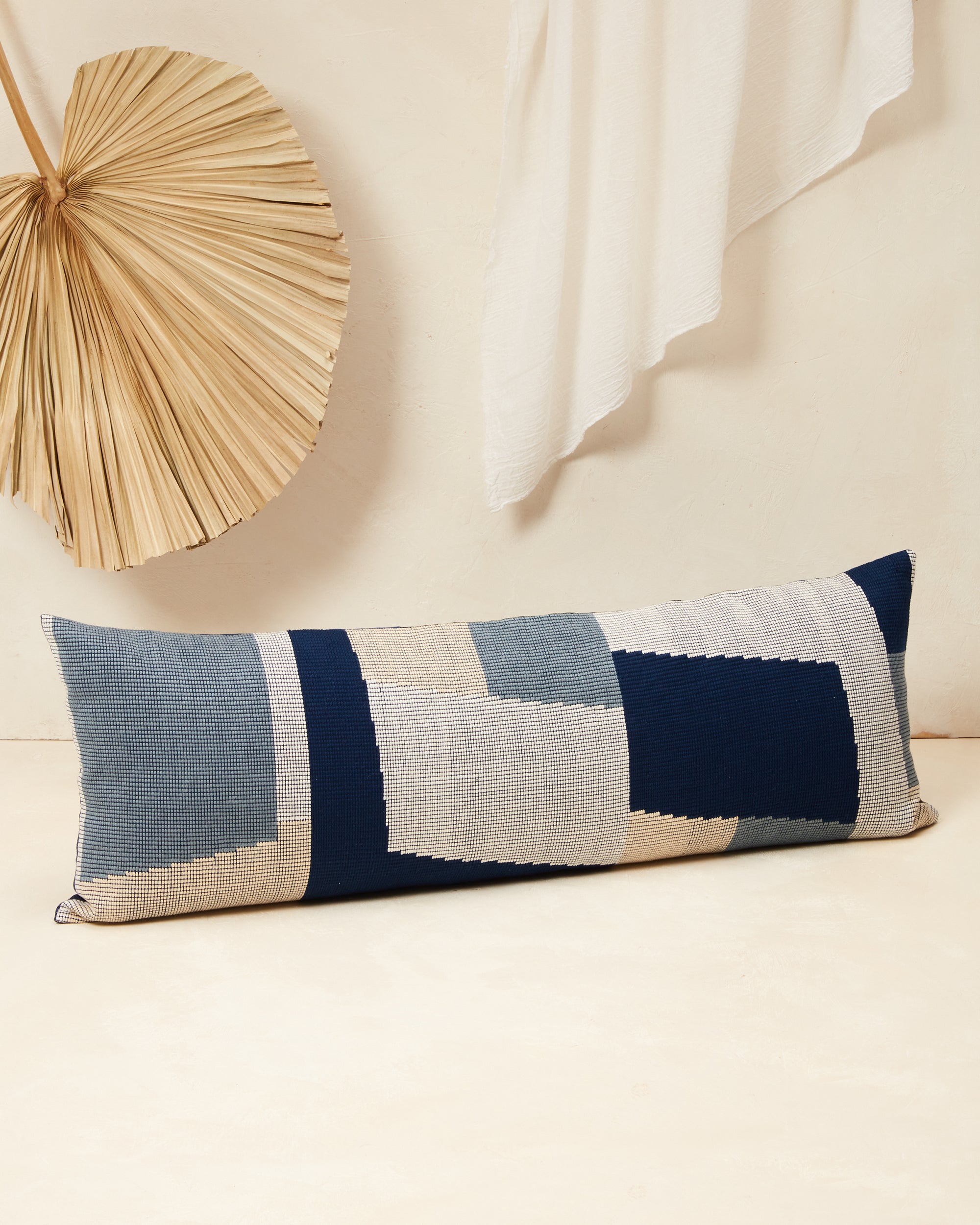 https://cdn.shopify.com/s/files/1/0918/1474/products/Alcove-Lumbar-Pillow-Dusk-styled_2000x.jpg?v=1631650317