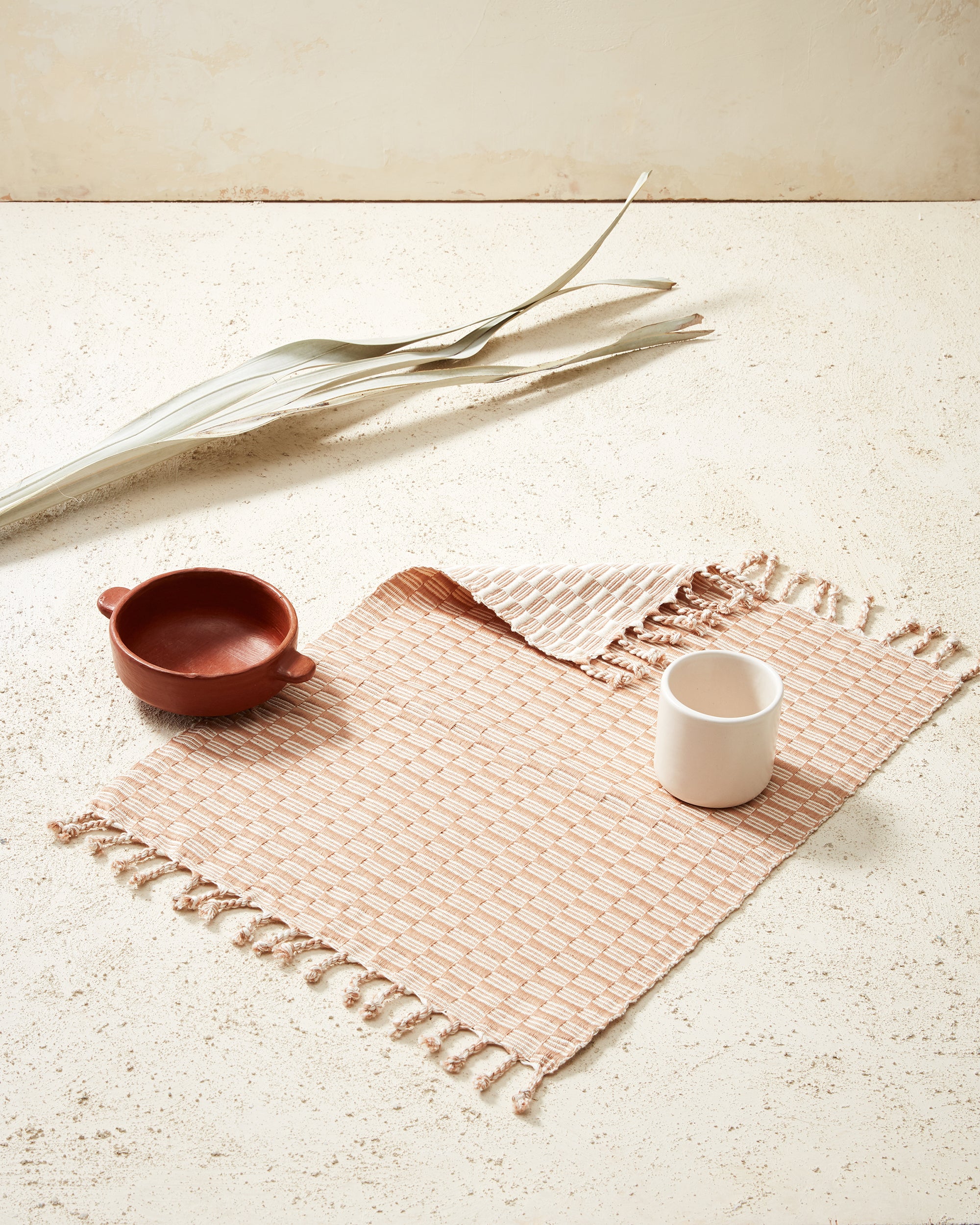 https://cdn.shopify.com/s/files/1/0918/1474/products/Placemat_Panalitio_Peach_styled_2000x.jpg?v=1537462354
