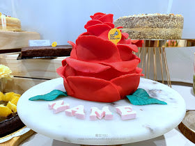 eat cake today-cake delivery-the cake show-cake trends 2020-Ring O' Roses Cake