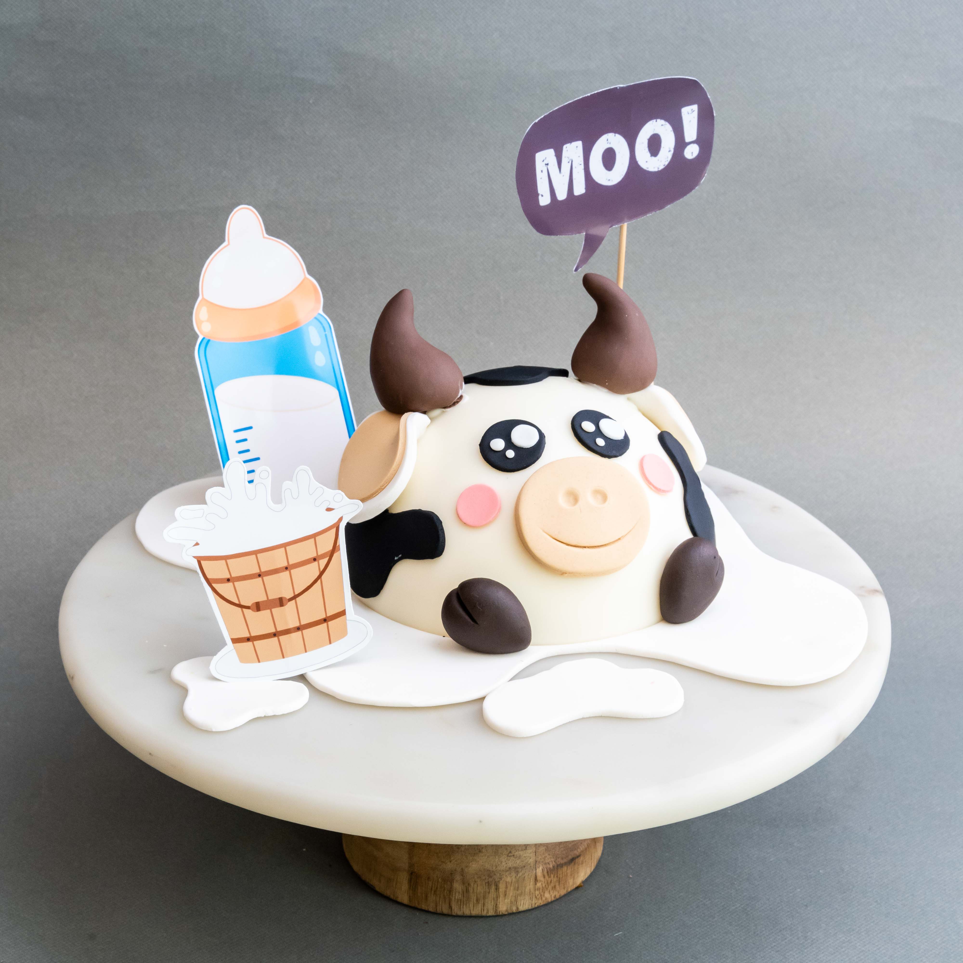 Mini Two Tier Moo Moo Cake – Pasteljla