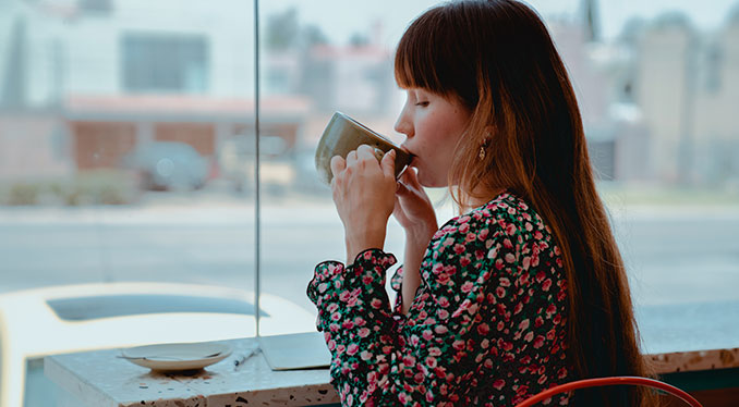 Does Drinking Coffee With a Straw Prevent Staining?