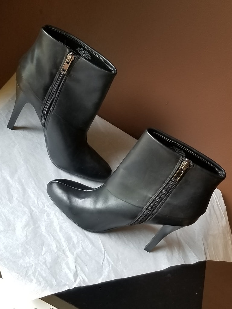 black ankle boots size 5.5