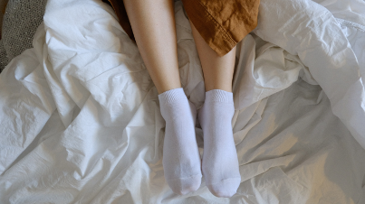 Can I wear compression socks to bed? – Apolla Performance Wear