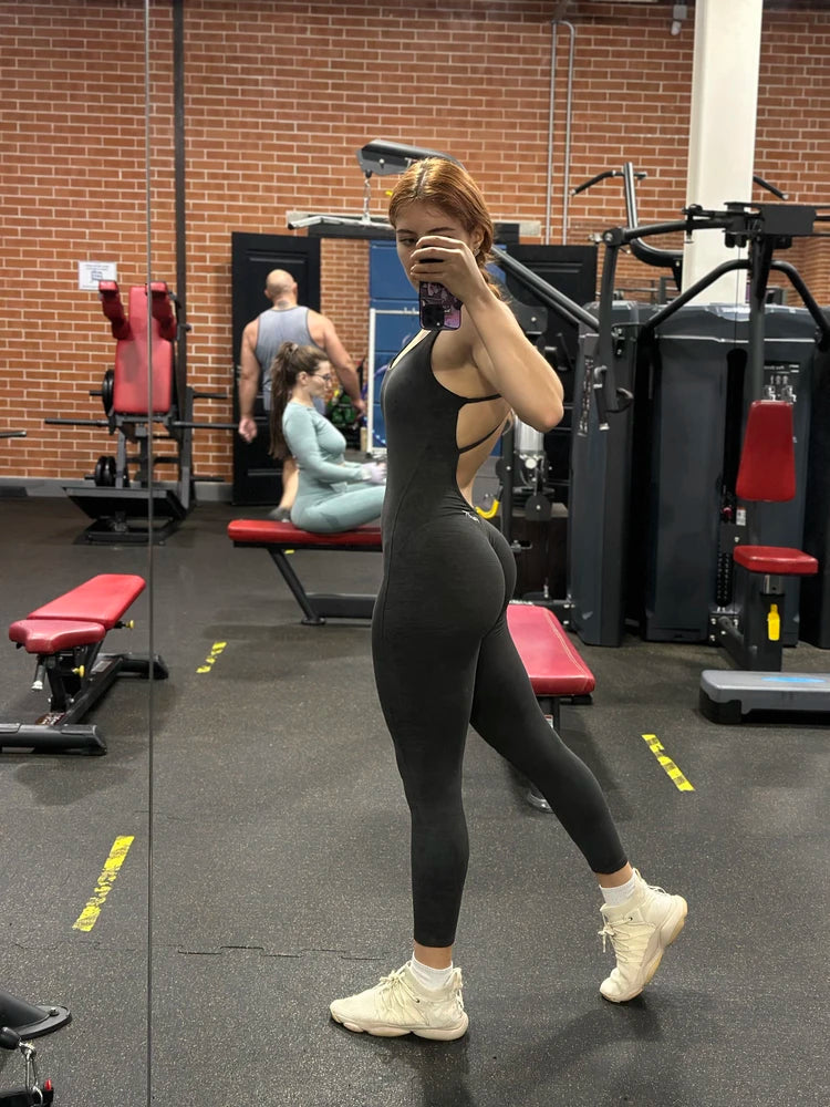 Cliente portant Combinaison Sport Femme PeachLift