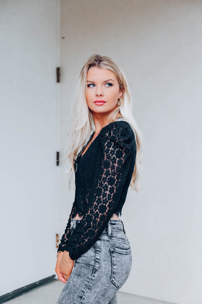 Giovanna Sheer Lace Crop Top - Black – Whiskey Darling Boutique