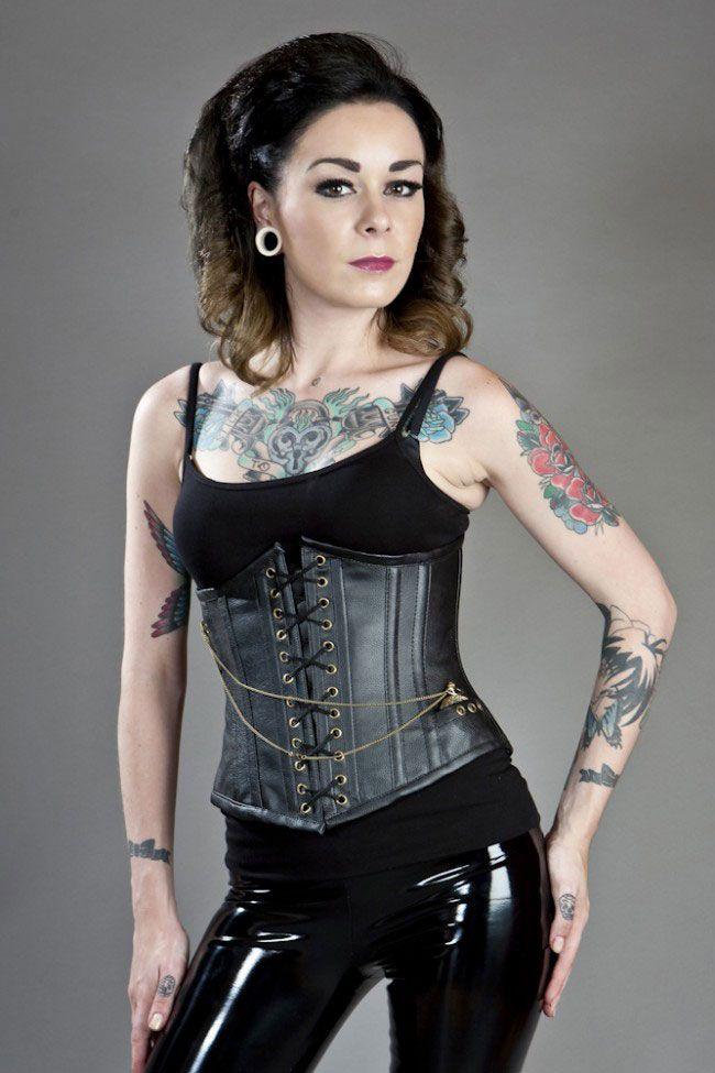 https://cdn.shopify.com/s/files/1/0922/4766/products/black-steampunk-underbust-corset-with-pocket-watch-in-matte-vinyl-burleska_2000x.jpg?v=1581456716