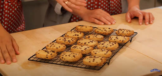 VIDEO RECIPE: Peanut Butter Chocolate Chip Shortbread Cookies