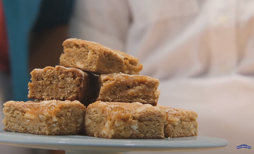 VIDEO RECIPE: White Chocolate Peanut Butter Orange Blondies