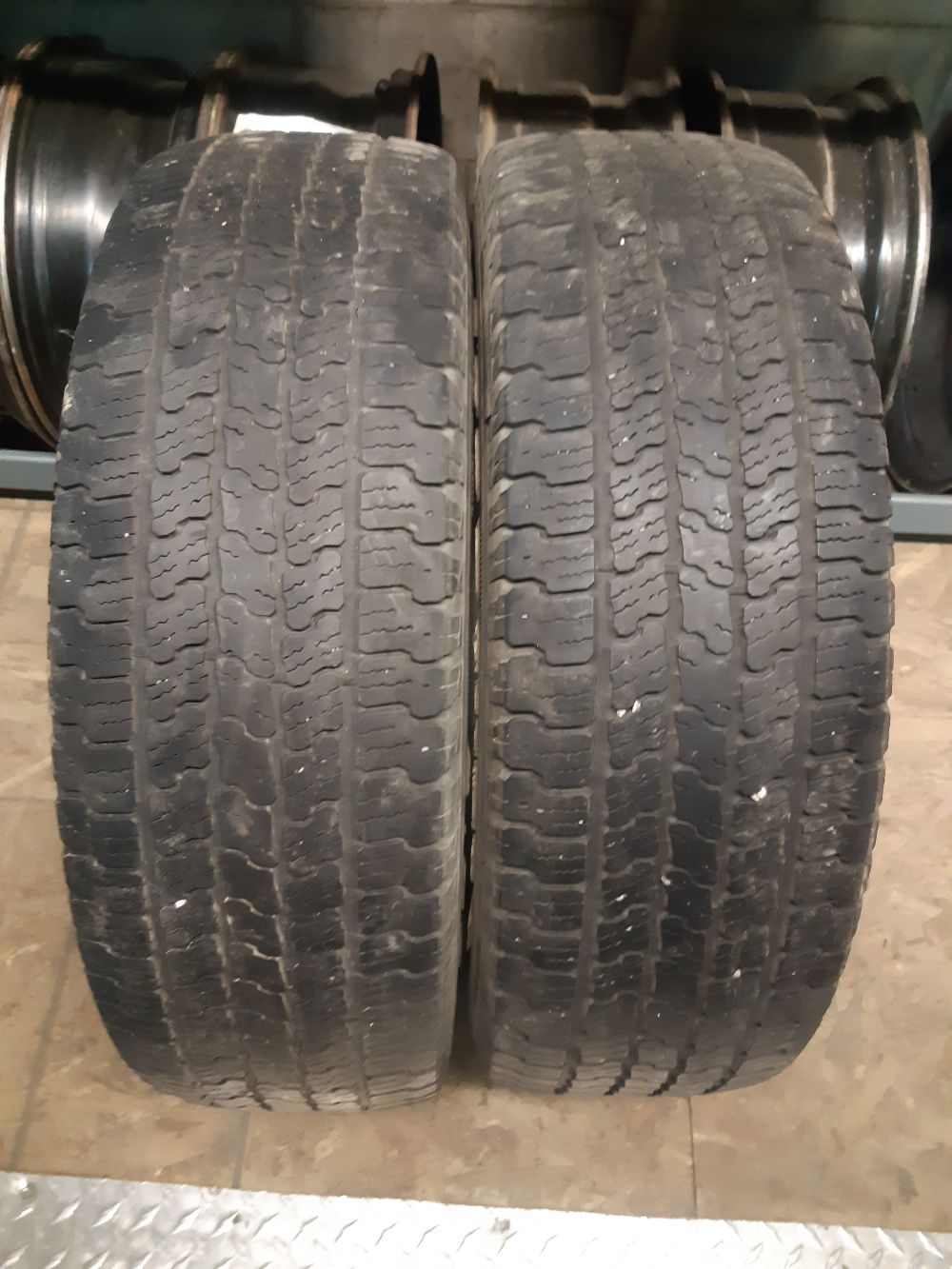 Goodyear Wrangler SR-A 215/65/17 - Pneu d'été usagé – Pneus Usagés Dépôt