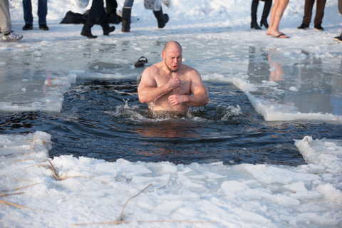Ice bathing may have health benefits, but is risky for some people