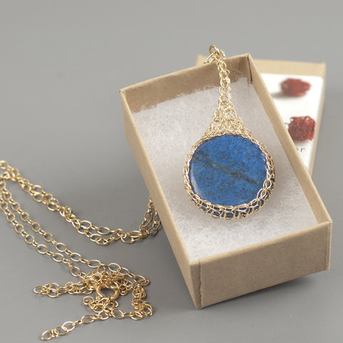 Lapis lazuli pendant necklace