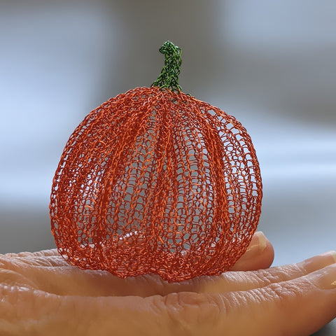 wire crochet pumpkin - YoolaDesign 