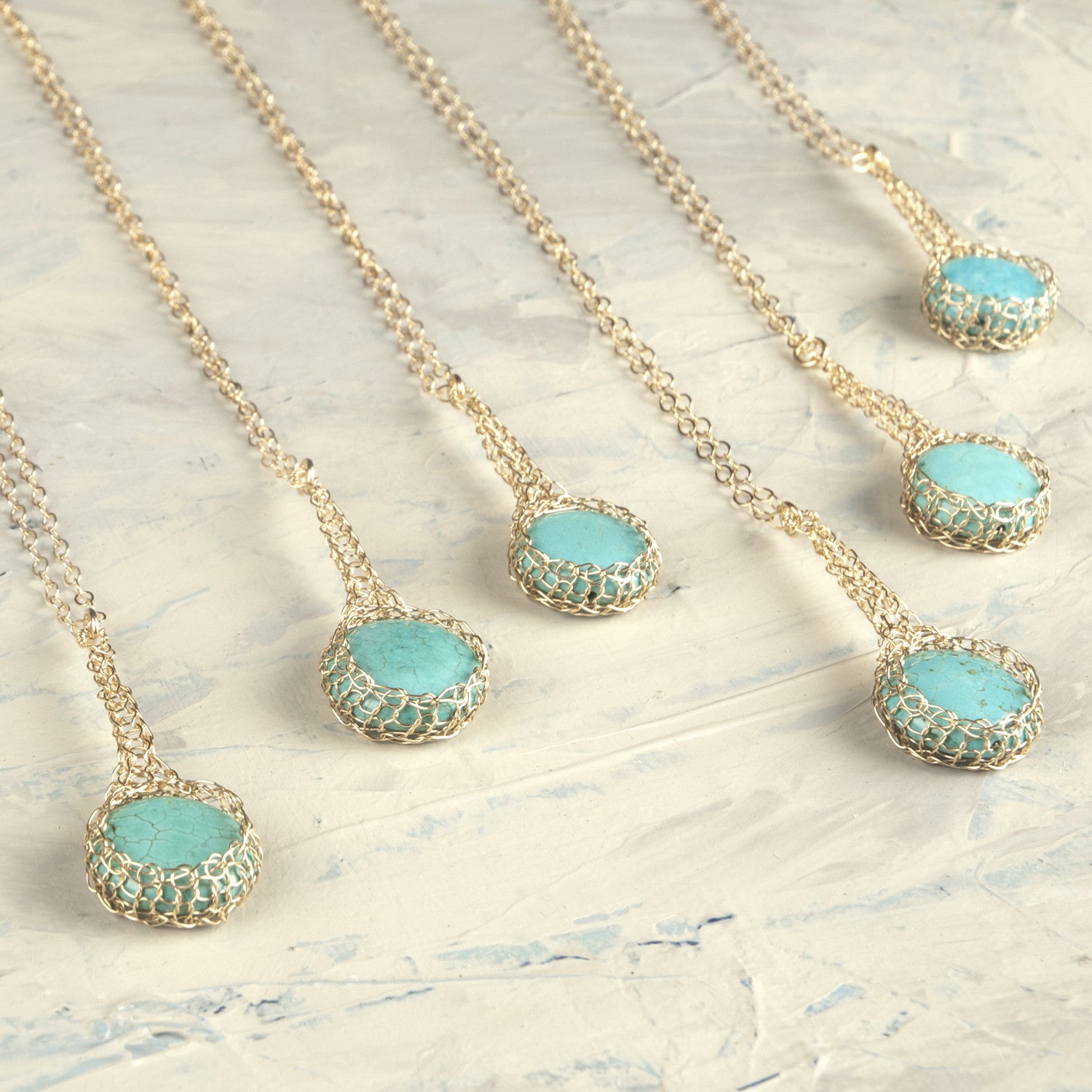 Turquoise pendant necklace in gold 