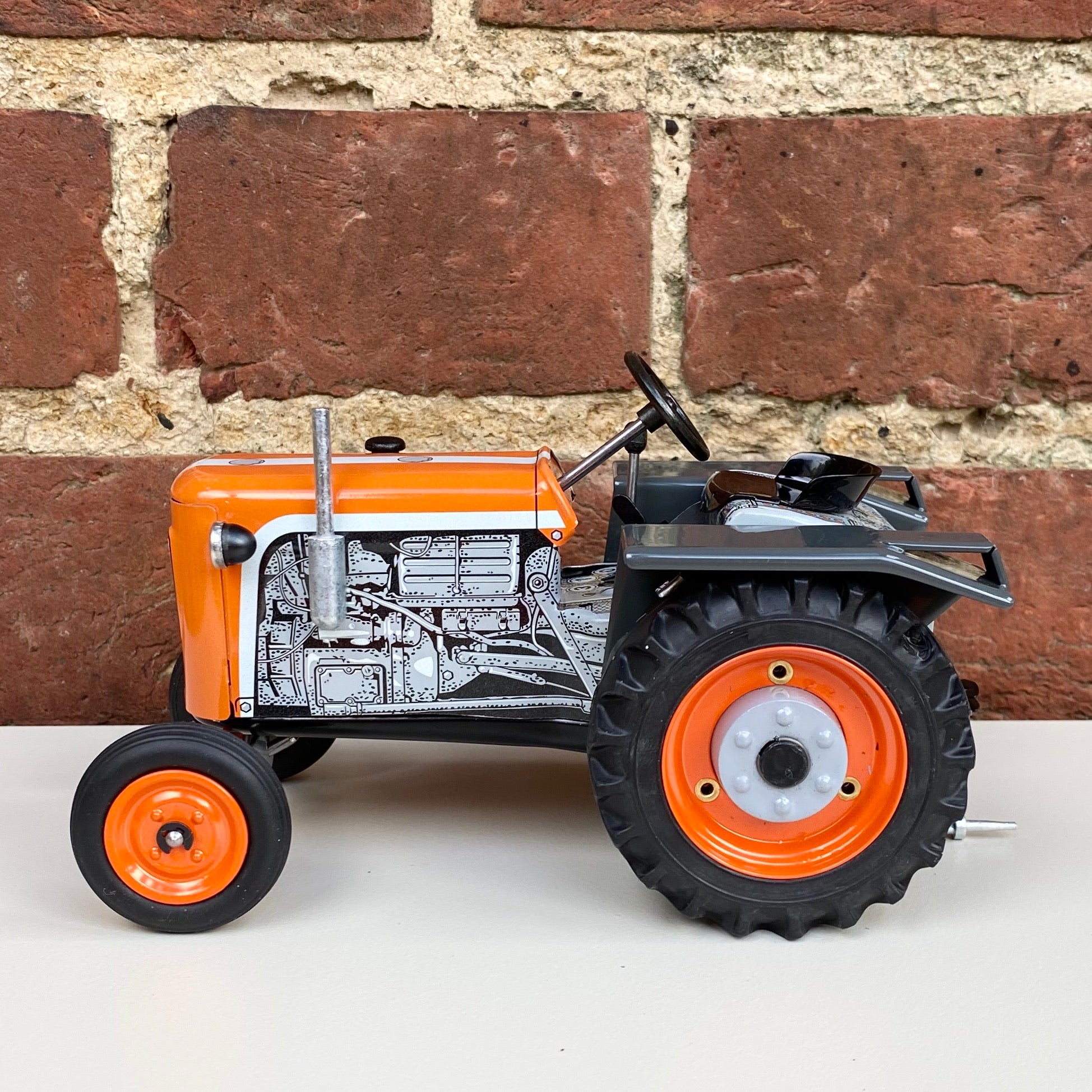 Kubota T 15 Wind-Up Tractor — Thorsten van Elten