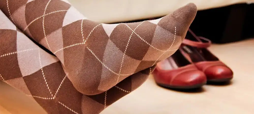 What are the different patterns & designs that appear on socks