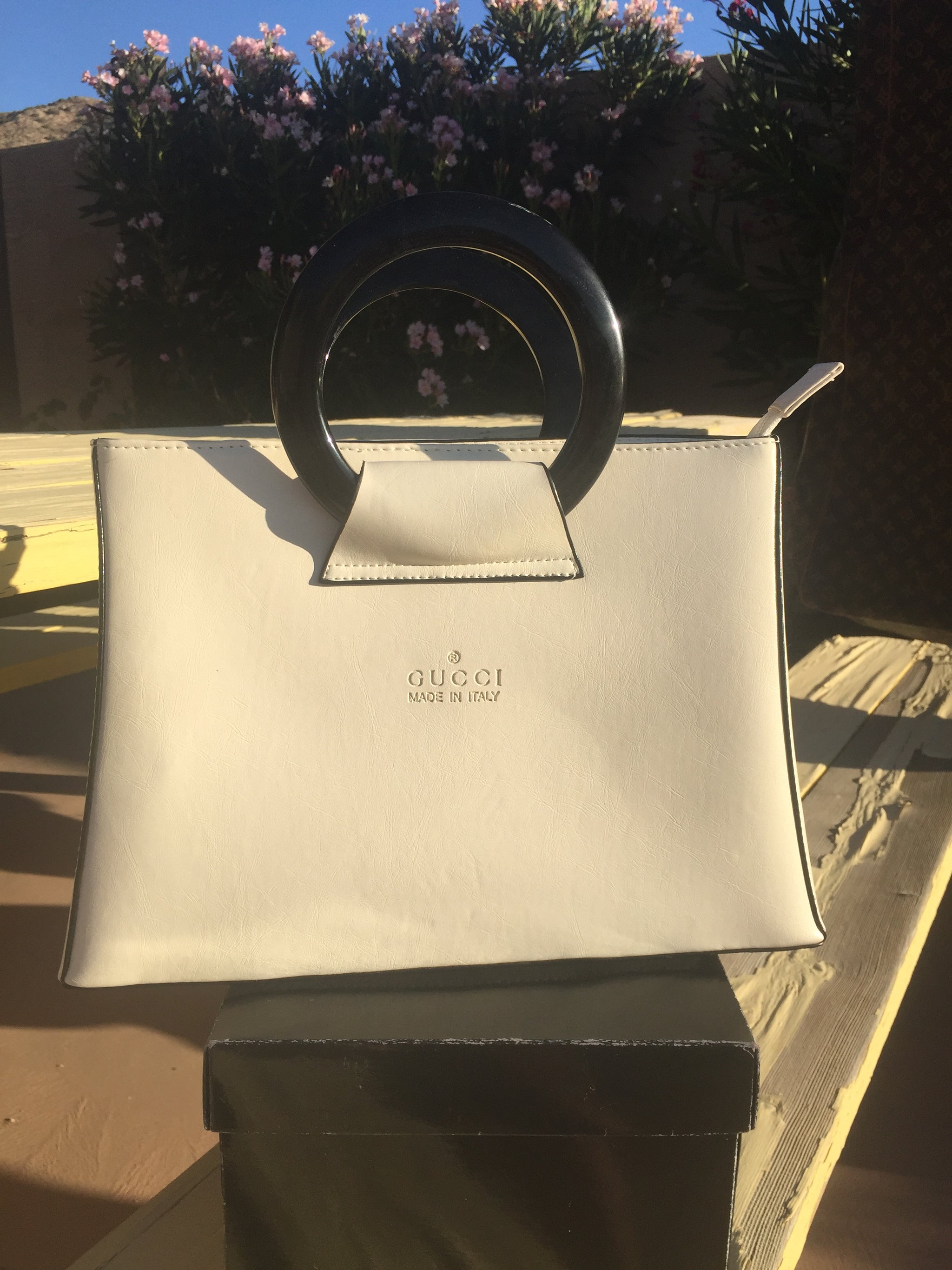 gucci paper bag white