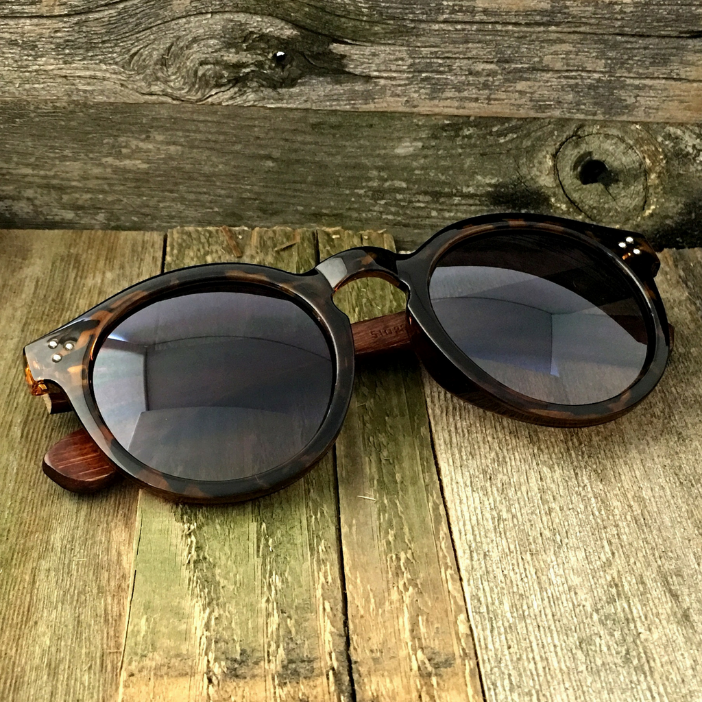 tortoise wayfarer glasses