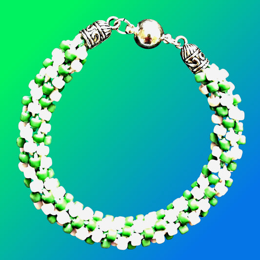 Kumihimo - Bubbly White and Green – Coral Bells Designs