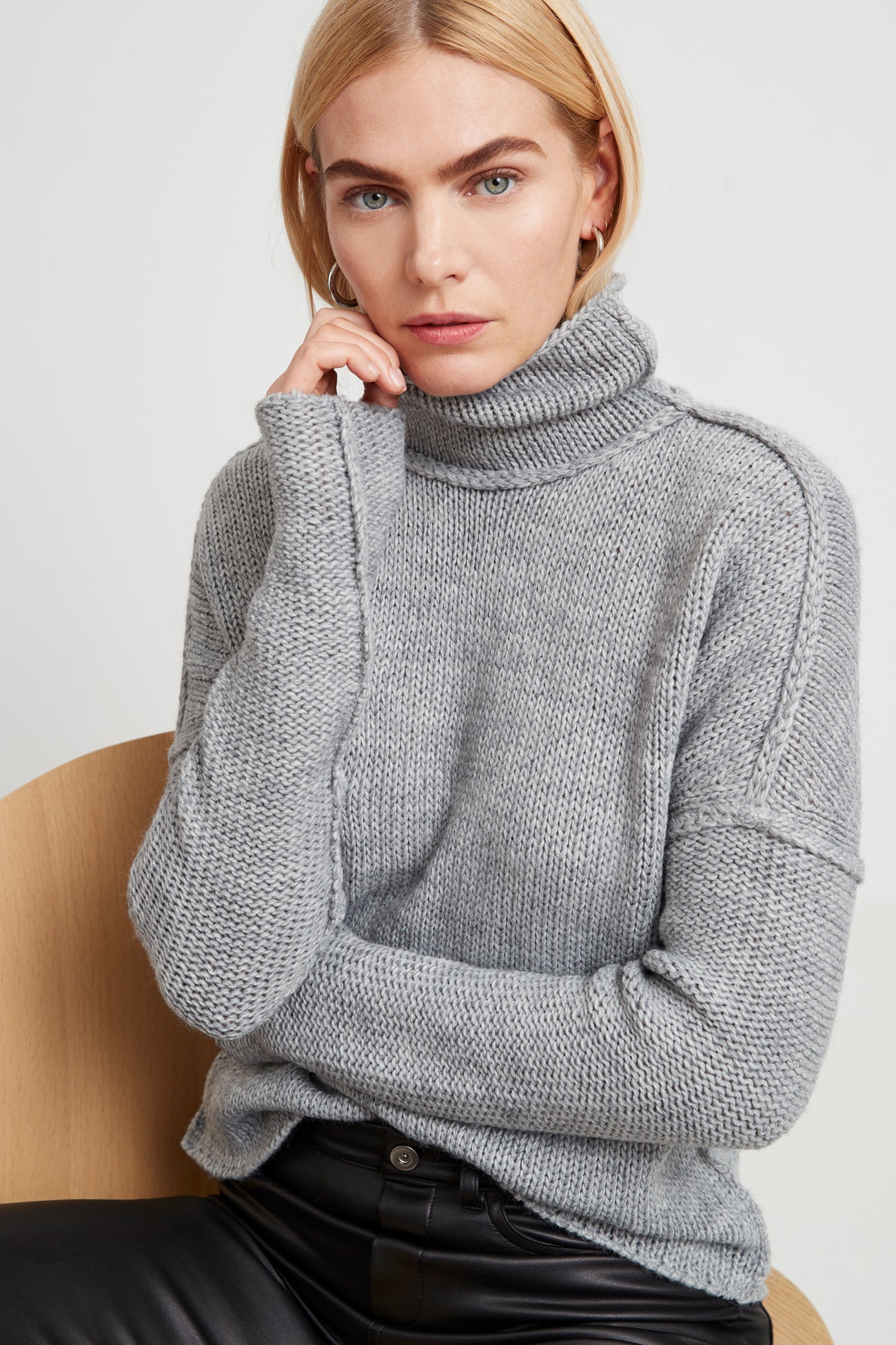 Marcella NYC Market Turtleneck Sweater – Mod and Retro Clothing