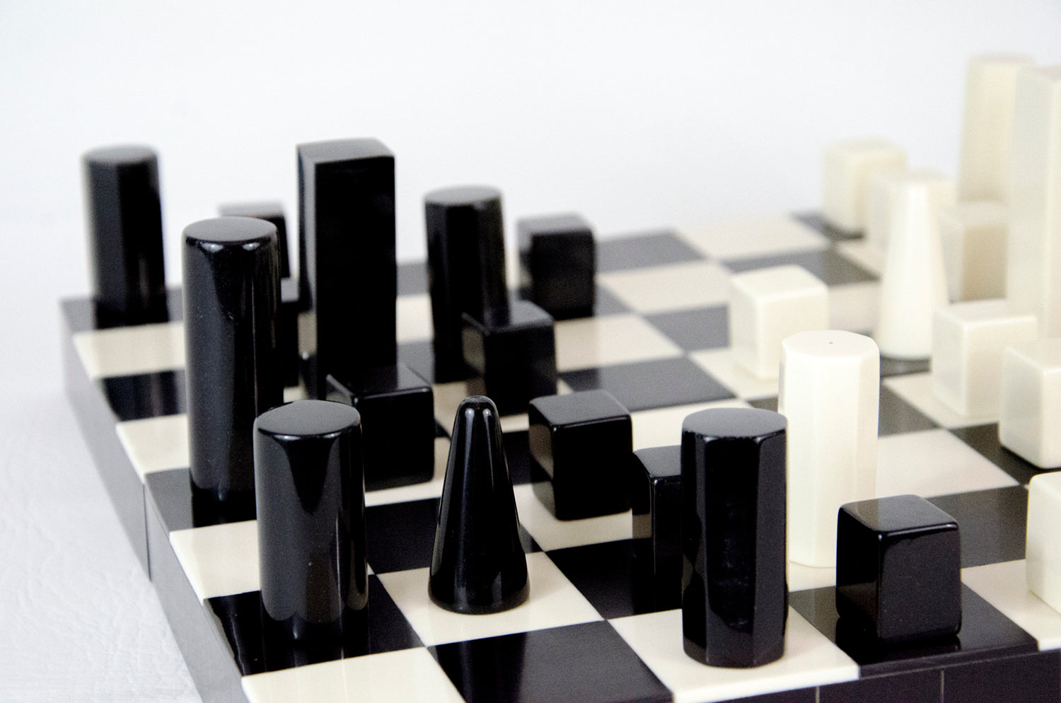 Дизайнерские шахматы геометрической формы
