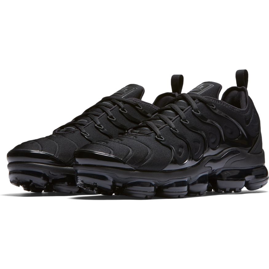 triple black vapormax plus men's