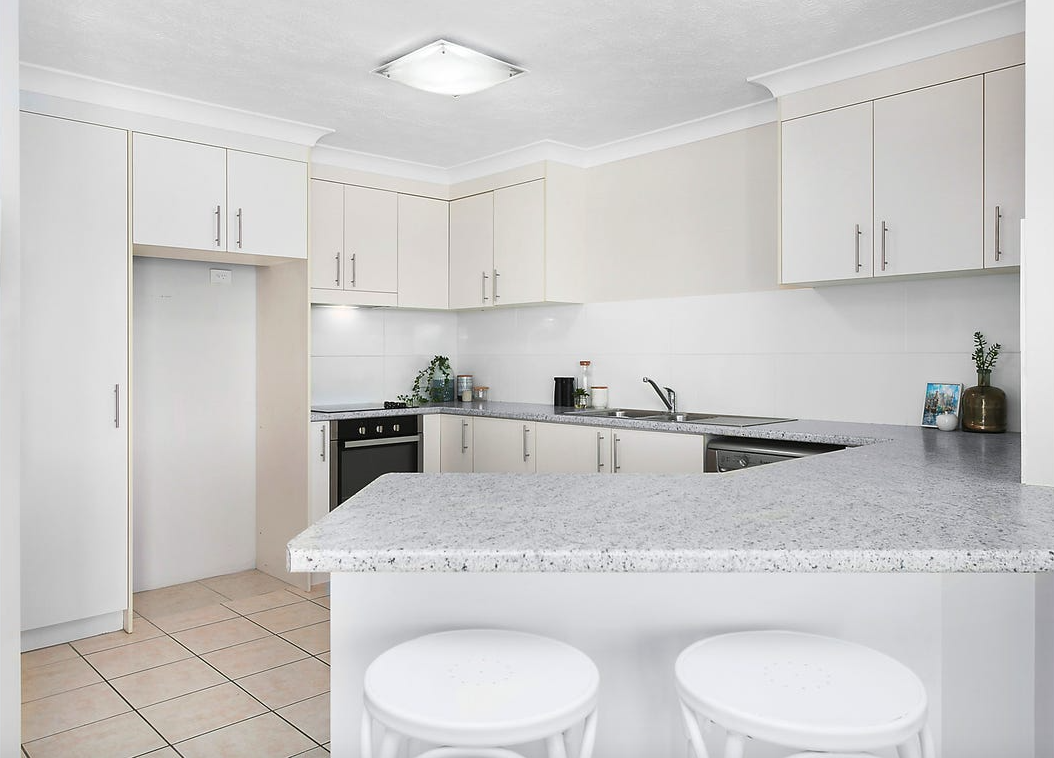 property-styling-nsw-kingscliff-kitchen-decor.png