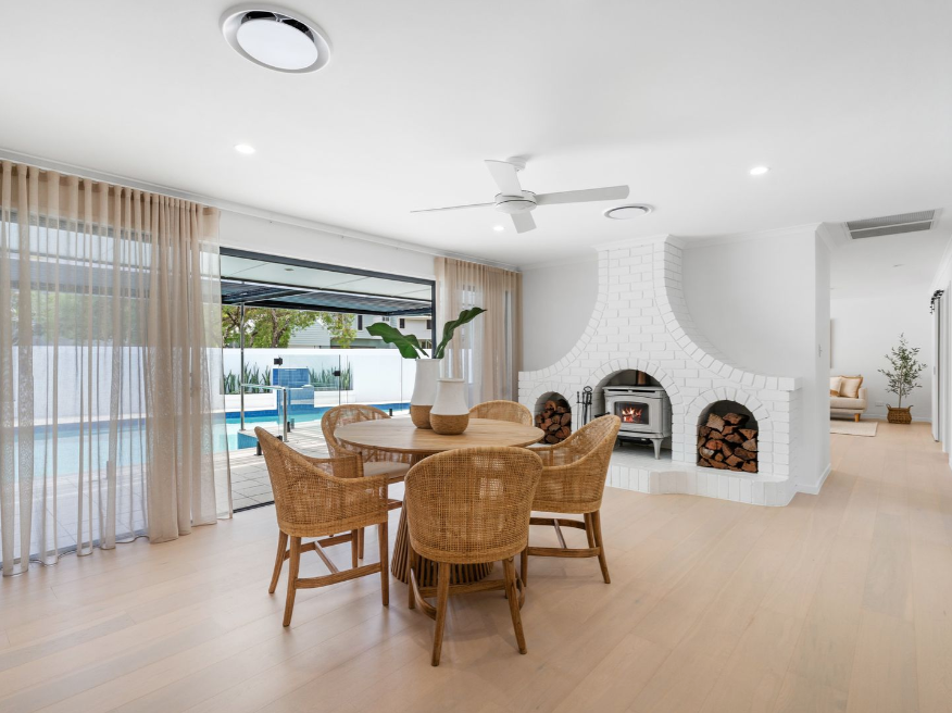 property-styling-nsw-coastal-style-styledforsale-diningroom-furnish-style-decor