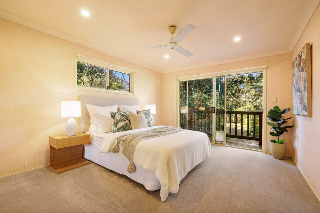 property-staging-qld-tallebudgera-valley-gold-coast-dining-area-styling