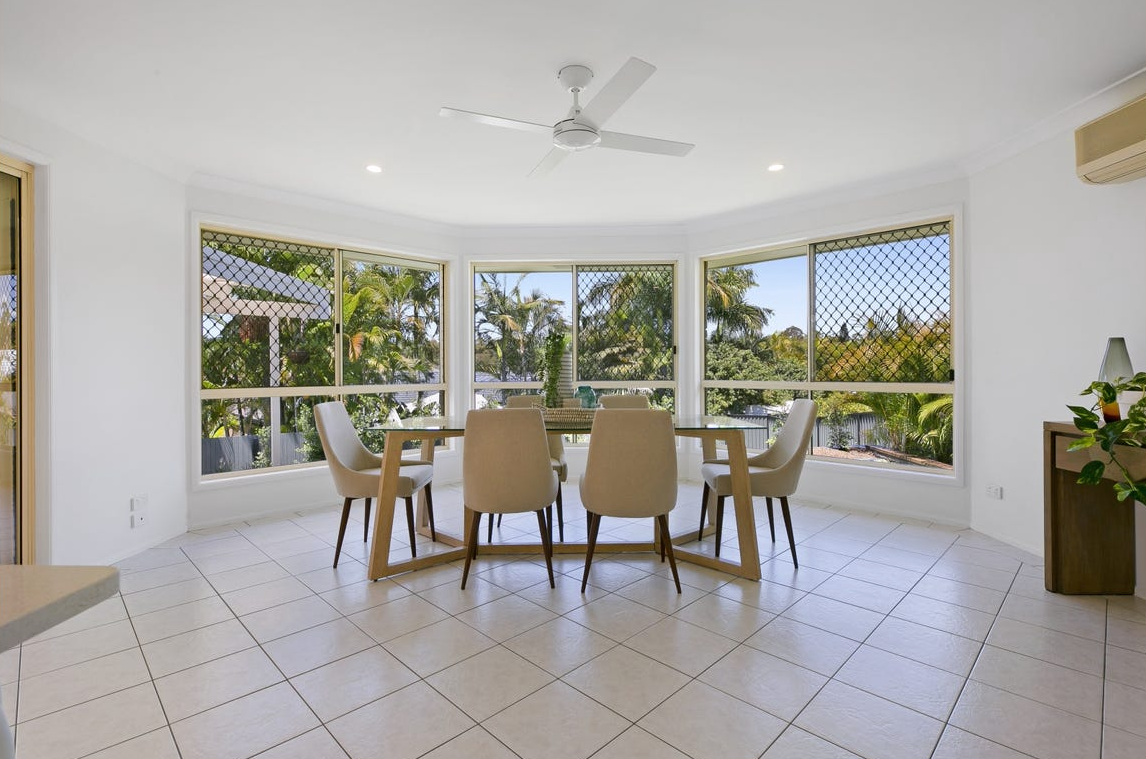 property-styling-robina-qld-dining-room