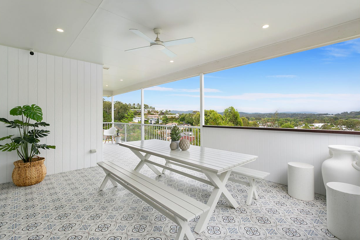 property-styling-elanora-qld-outdoor-dining
