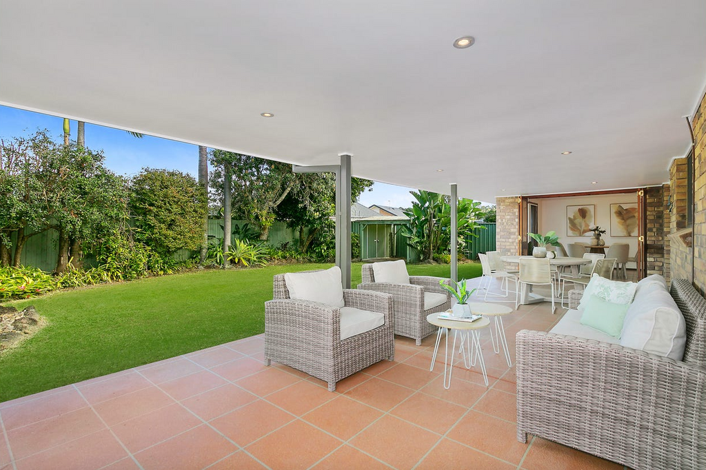 property-styling-elanora-qld-outdoor-living-dining-styling