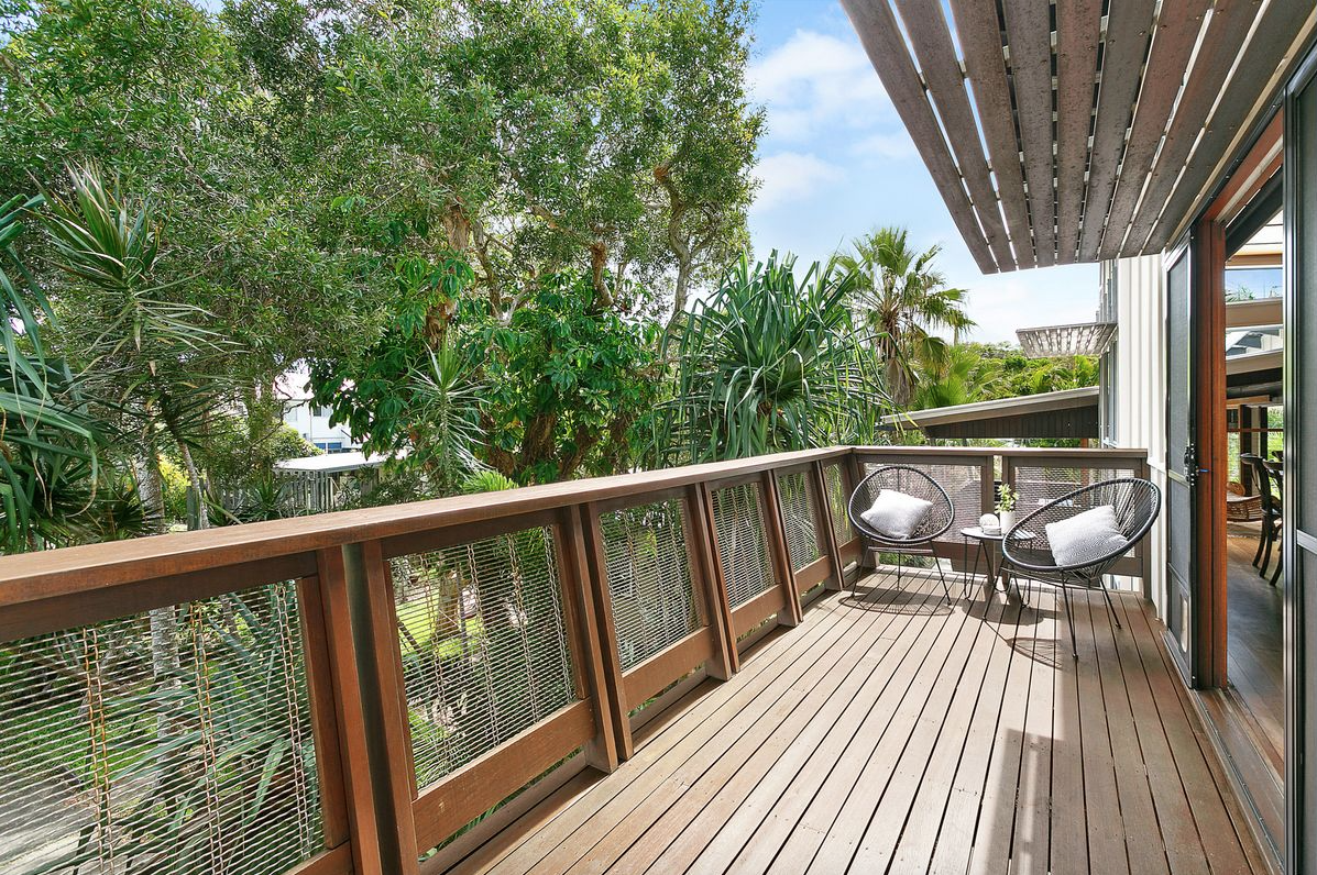 property-styling-fingal-head-nsw-outdoor-pool-side
