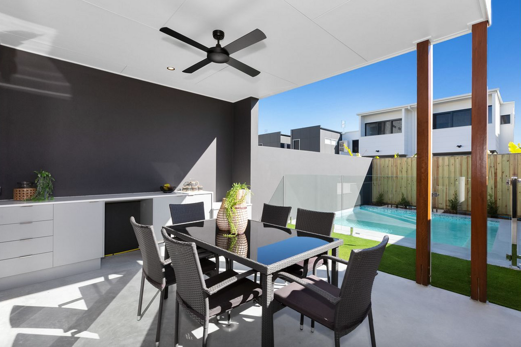 property-styling-for-sale-kingscliff-outdoor-dining