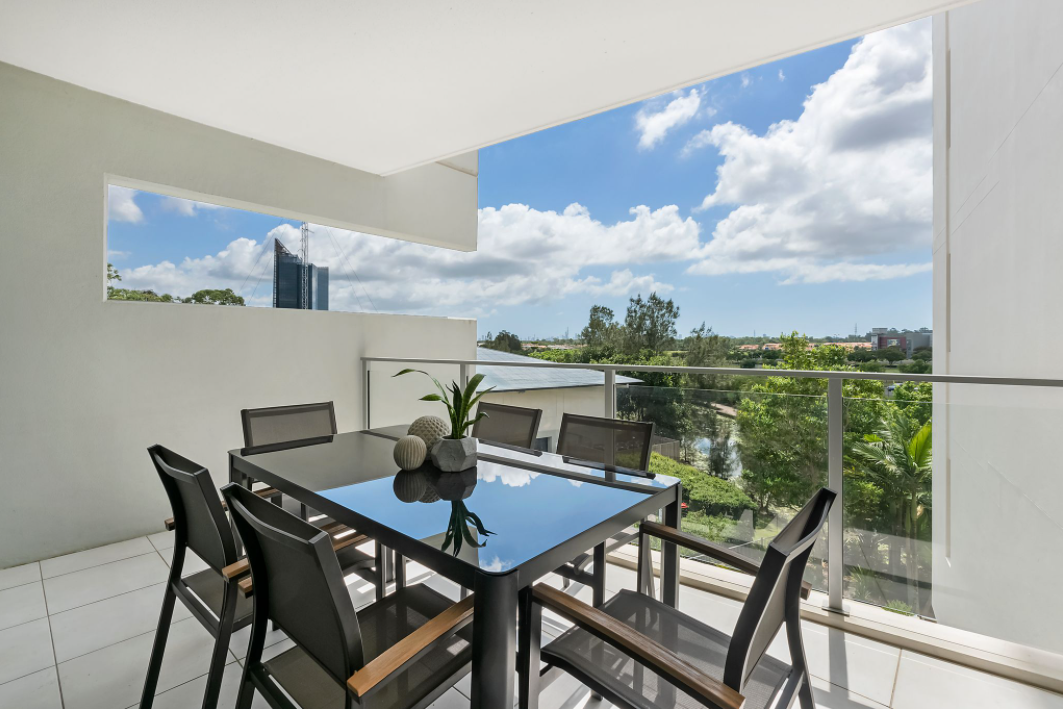 property-styling-for-sale-robina-qld-outdoor-dining-space