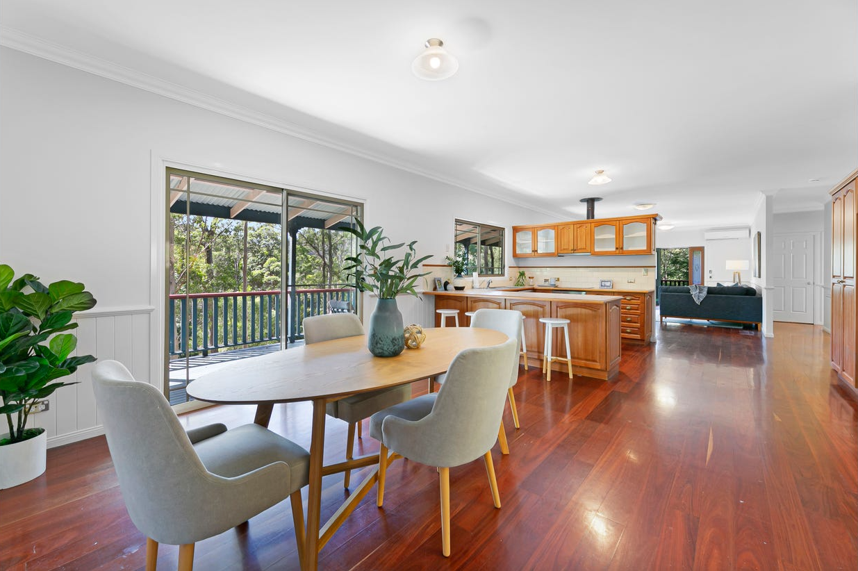 property-styling-qld-bonogin-for-sale-dining-room-kitchen-open-plan 