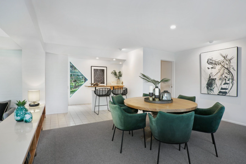 property-styling-qld-currumbin-waters-dining-bar-room