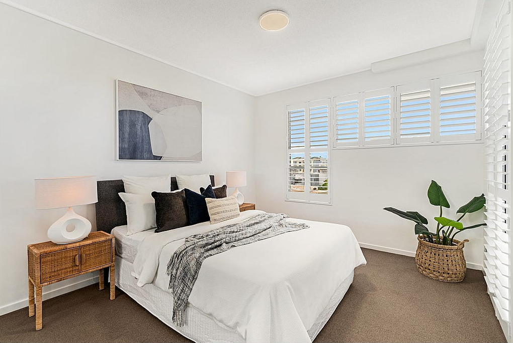 property-styling-robina-qld-main-bedroom-staging