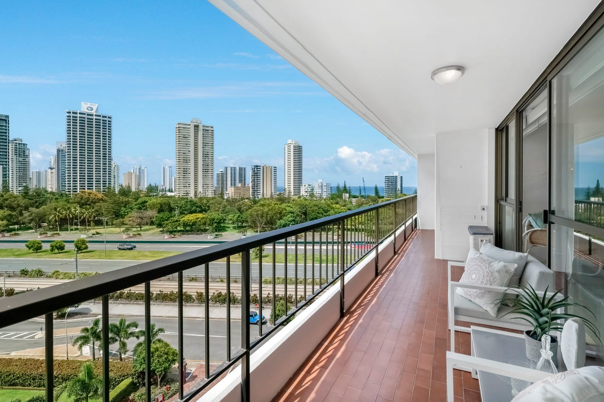property-styling-surfers-paradise-outdoor-balcony