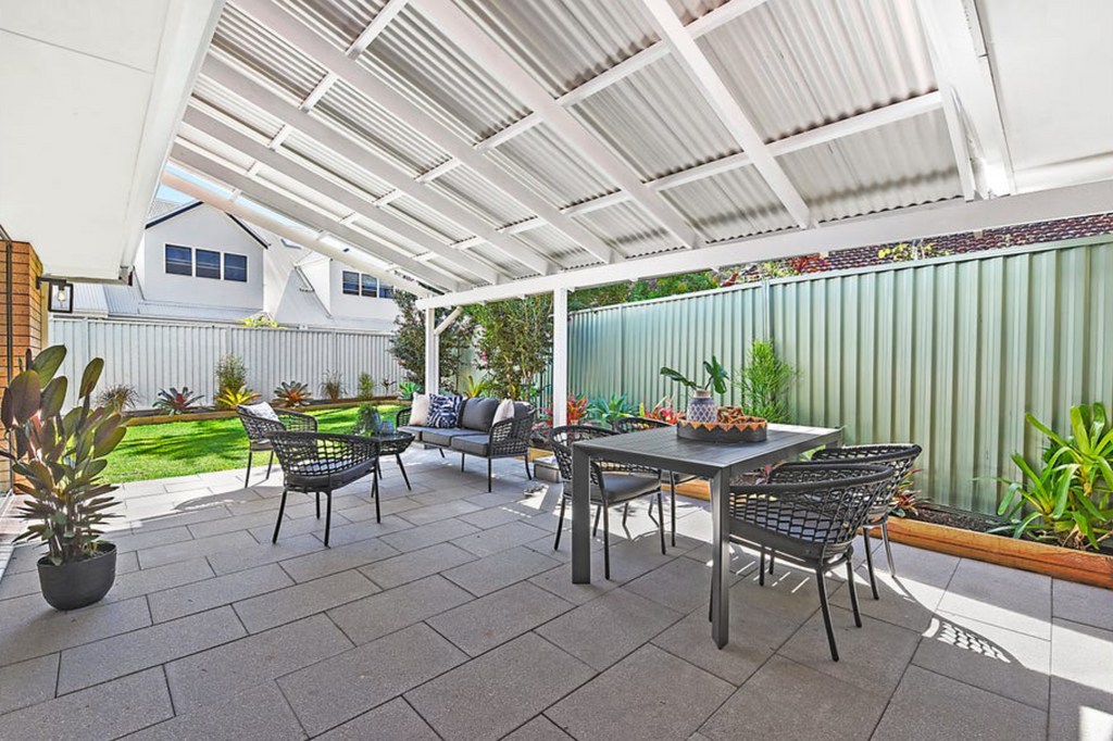 property-styling-surfers-paradise-qld-outdoor-living-dining