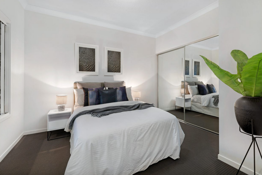 realestate-property-staging-biggera-waters-bedroom-decor-styling