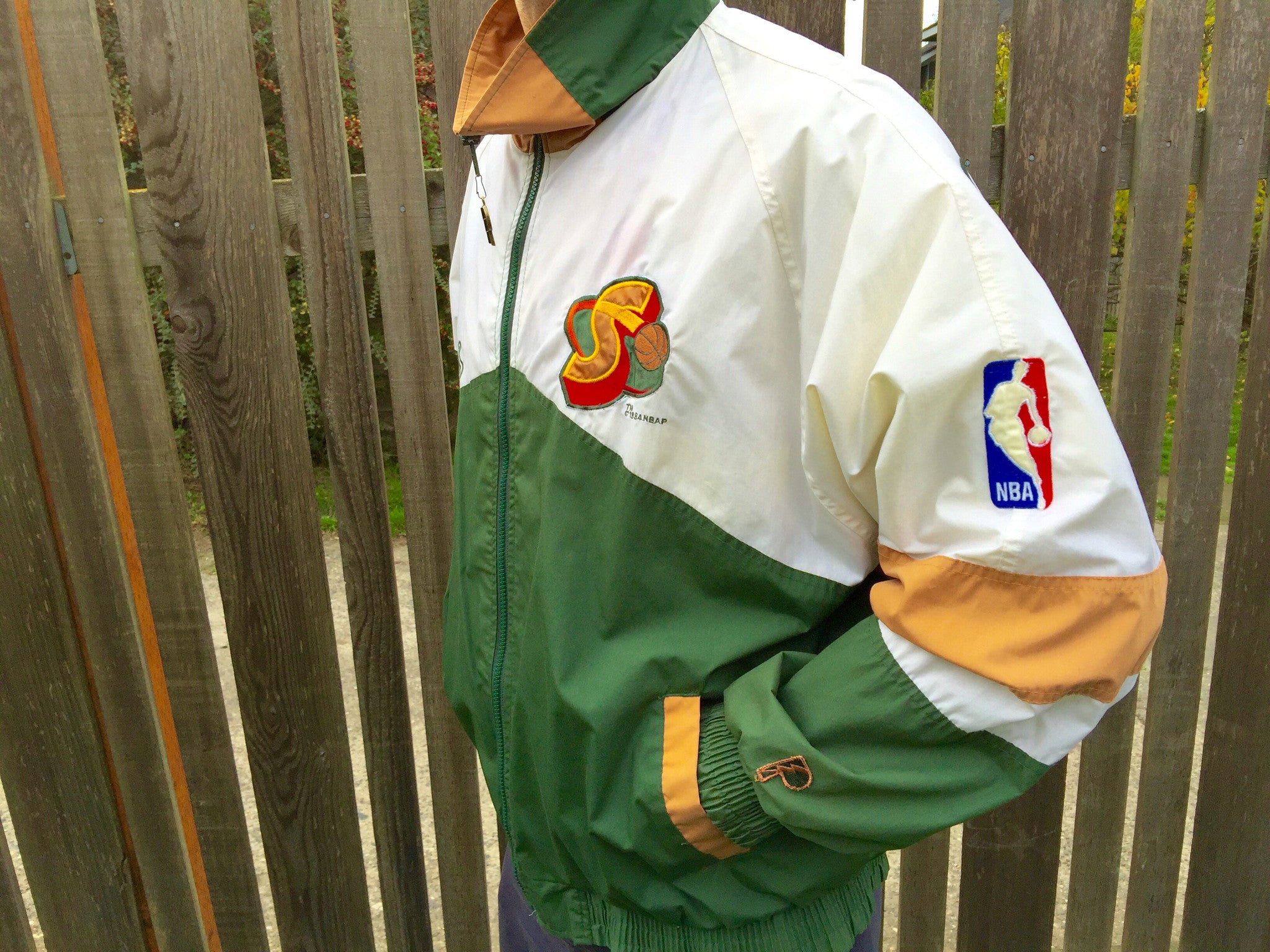 Vintage Seattle Sonics throwback windbreaker jacket