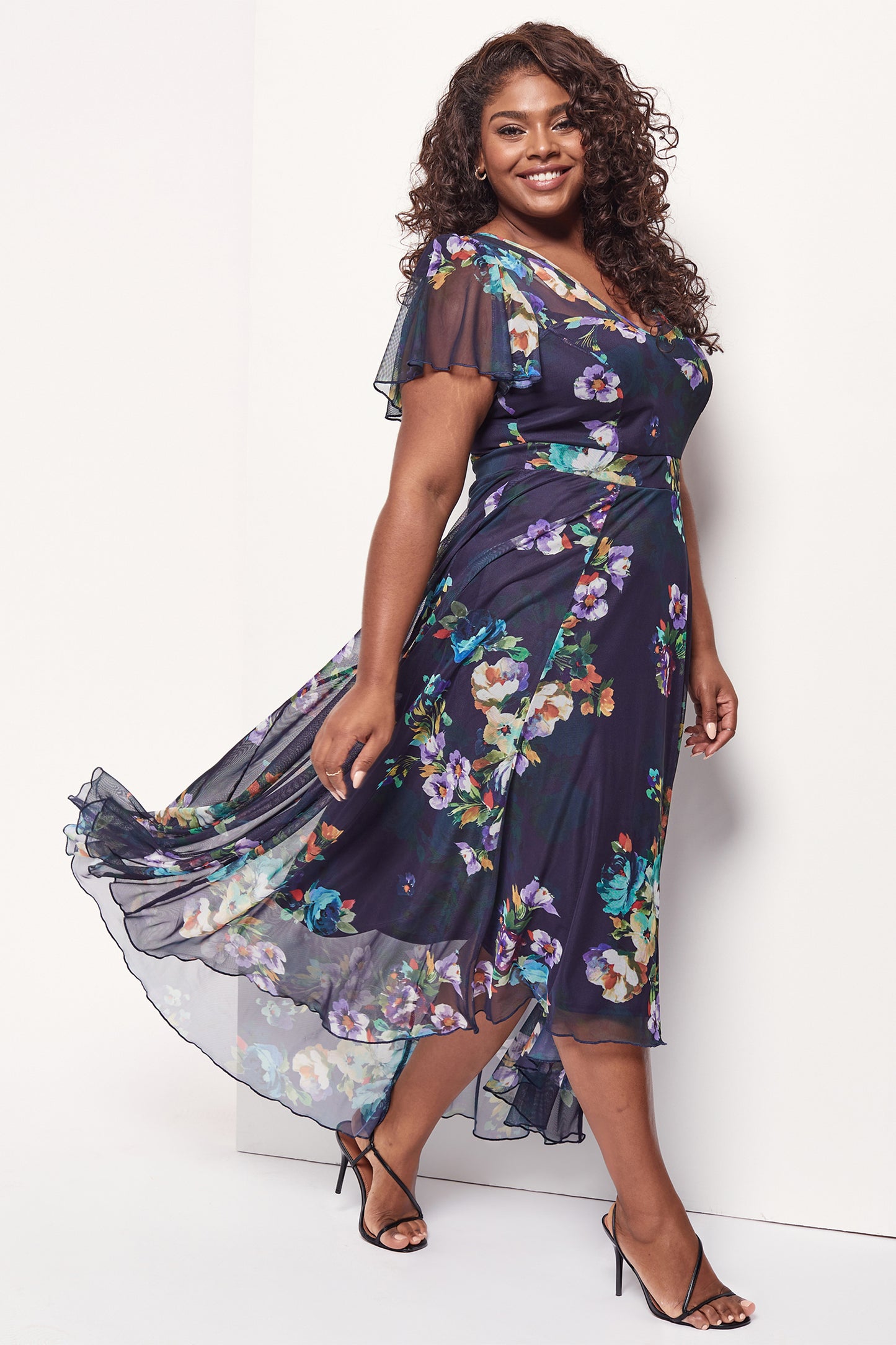 Tilly Abstract Print Angel Sleeve Sweetheart Dress – Scarlett & Jo