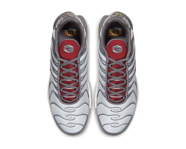 nike air max plus white gym red