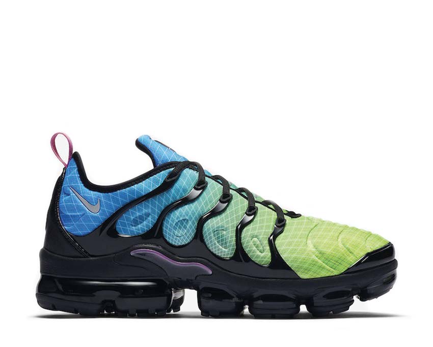 nike vapormax plus aurora green