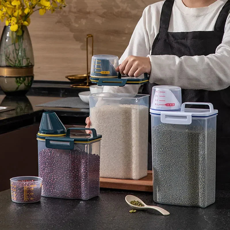 1.5kg/2kg Dog Cat Food Pail Plastic Storage Tank with Measuring Cup Container - Image 5