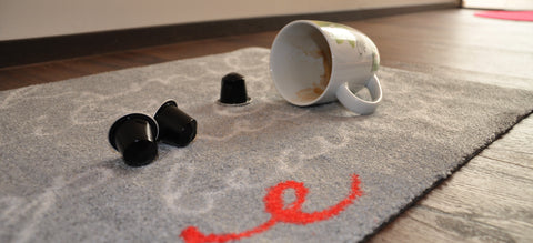 Teppichboden mit Fleckenschutz - bleibende Flecken aus Kaffee, Rotwein,  Schuhcreme und Schokoladeneis sind Vergangenheit