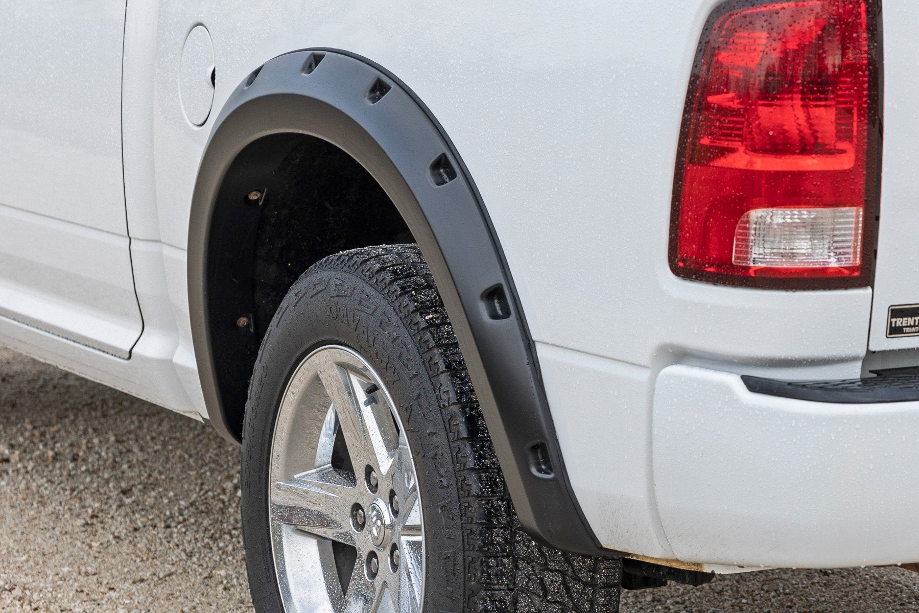 ROUGH COUNTRY Pocket Fender Flares   PBJ Hydro Blue   Ram 1500 2WD/4WD (2010 2018 & Classic)   F D10911B PBJ