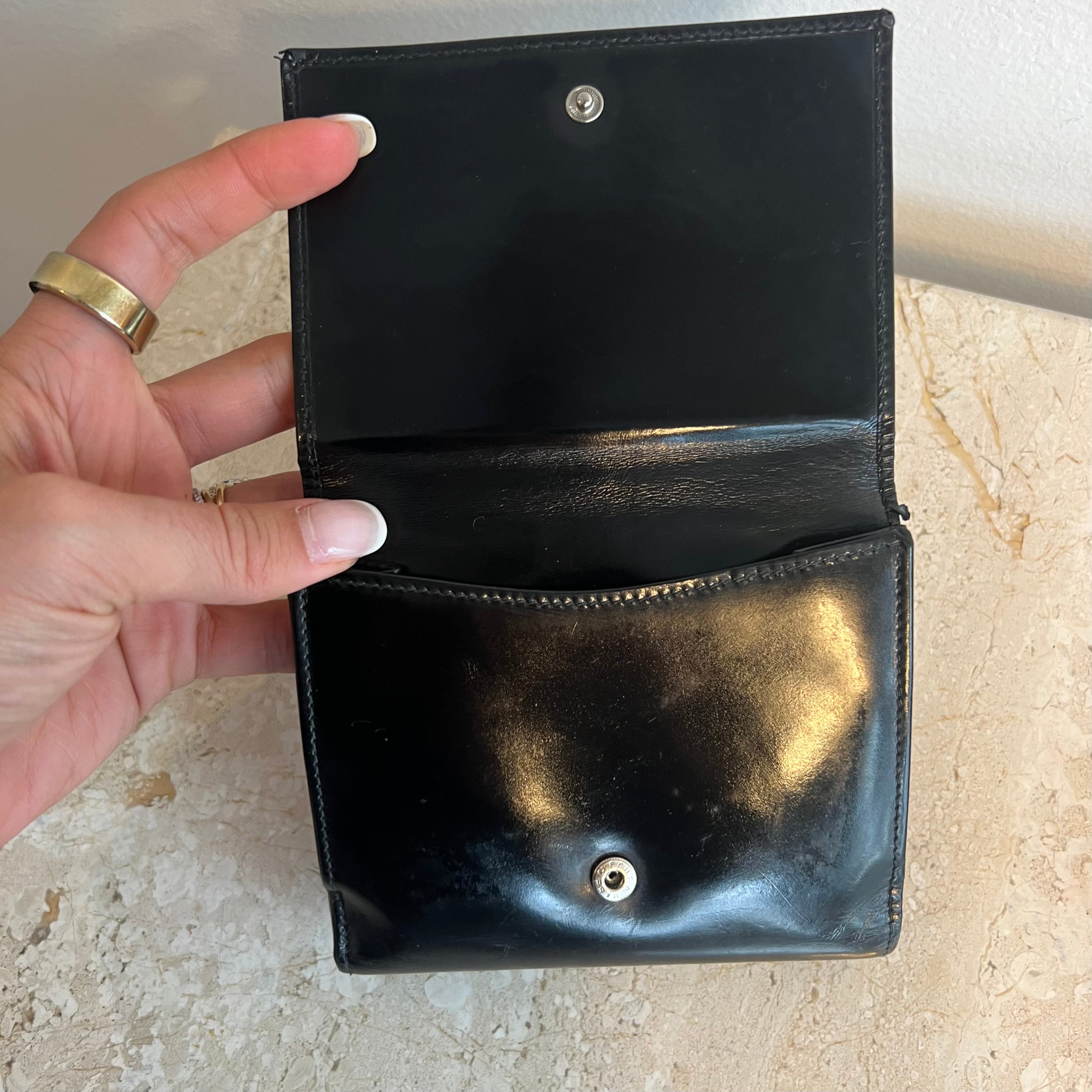 Officer Pounding Hoved Authentic GUCCI Black Leather G Vintage Compact Wallet – Valamode