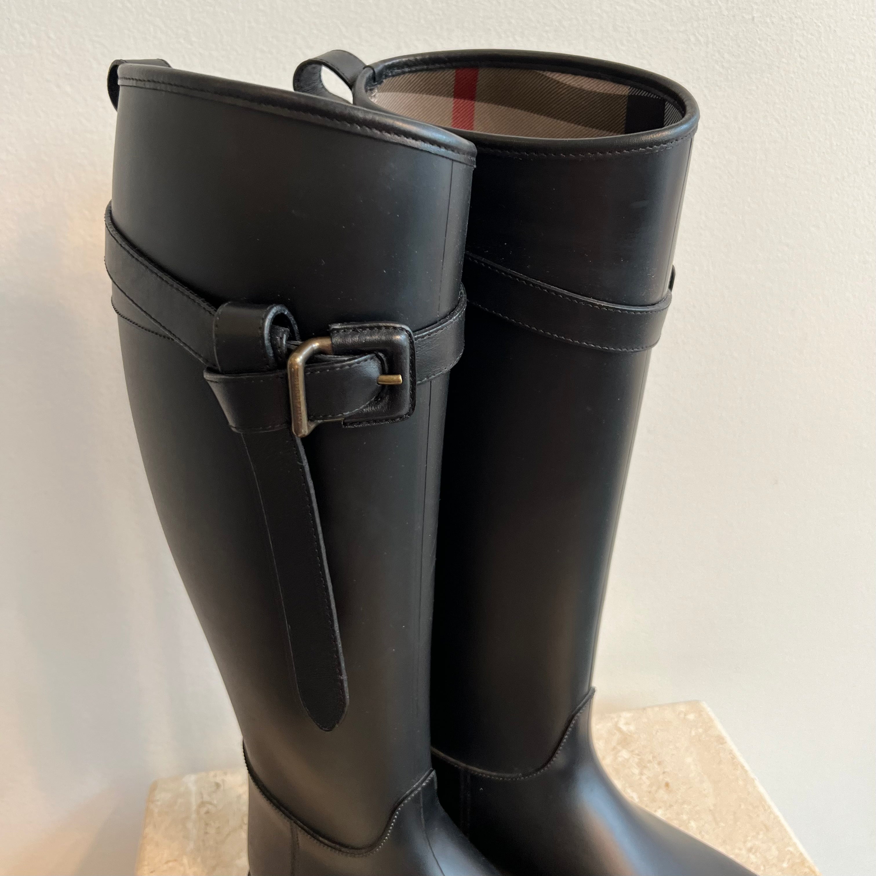 Authentic BURBERRY Black Rubber Boots - Size 38 – Valamode