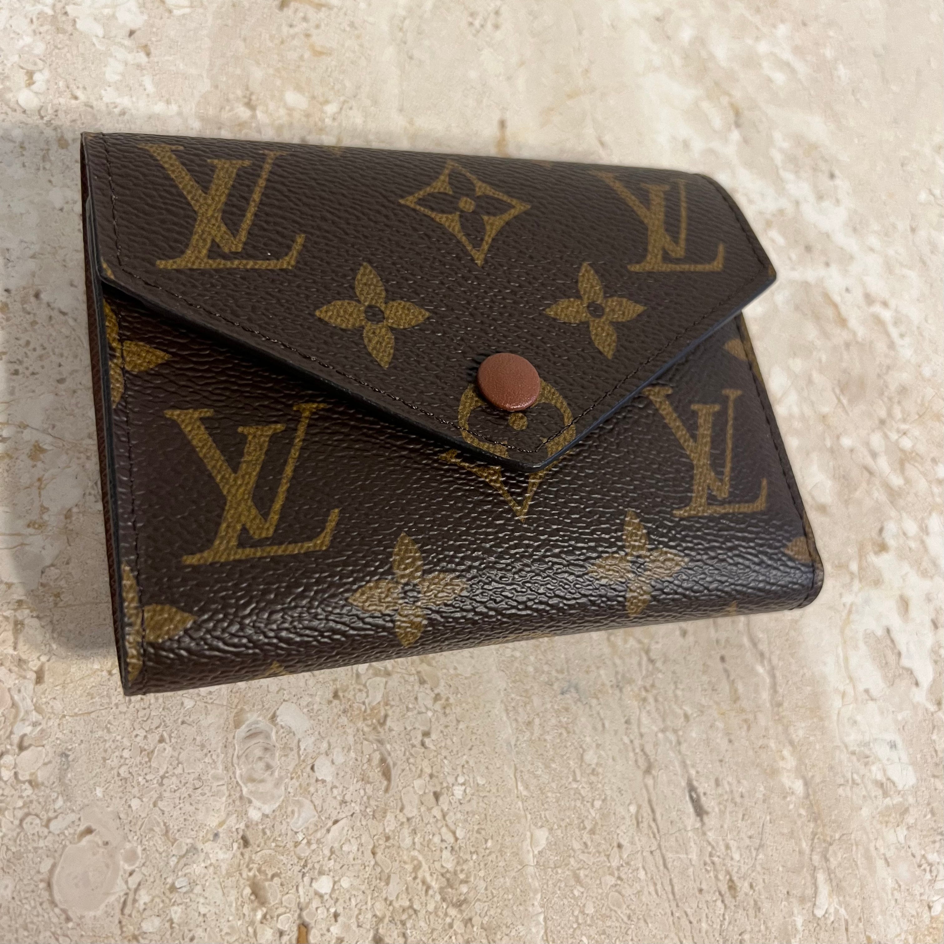 CLOSER LOOK Louis Vuitton Victorine Wallet 